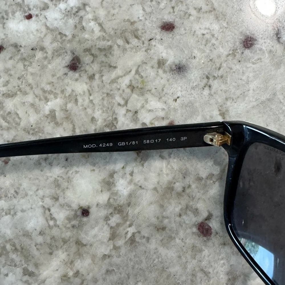 Versace VE4249 Black Square Sunglasses Polarized GB1/81 Authentic- barley worn